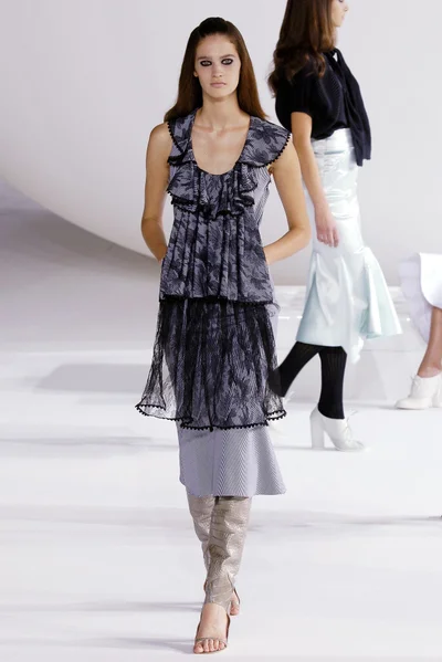 Look 10